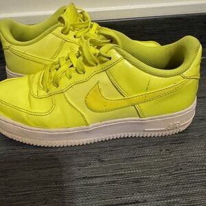 Nike Kids Neon Yellow Sneakers w color changing